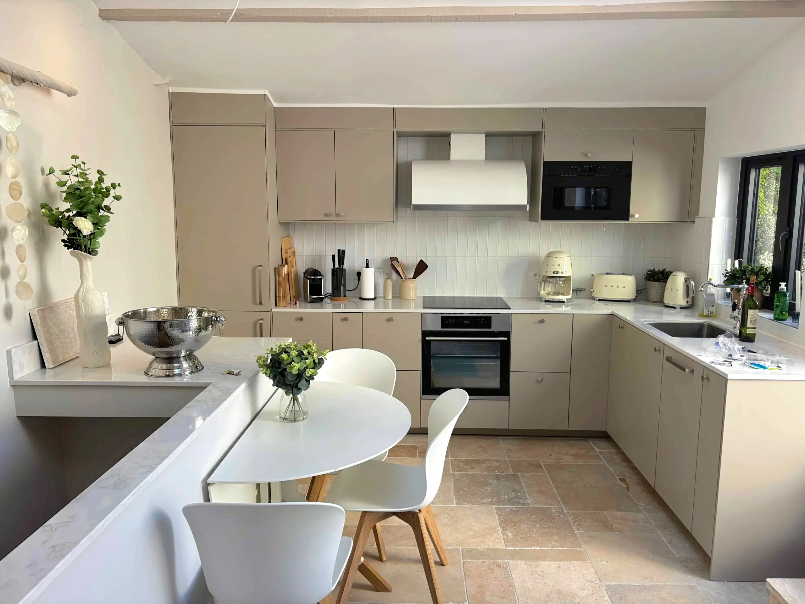 Ett komplett kök gör matlagning till ett nöje