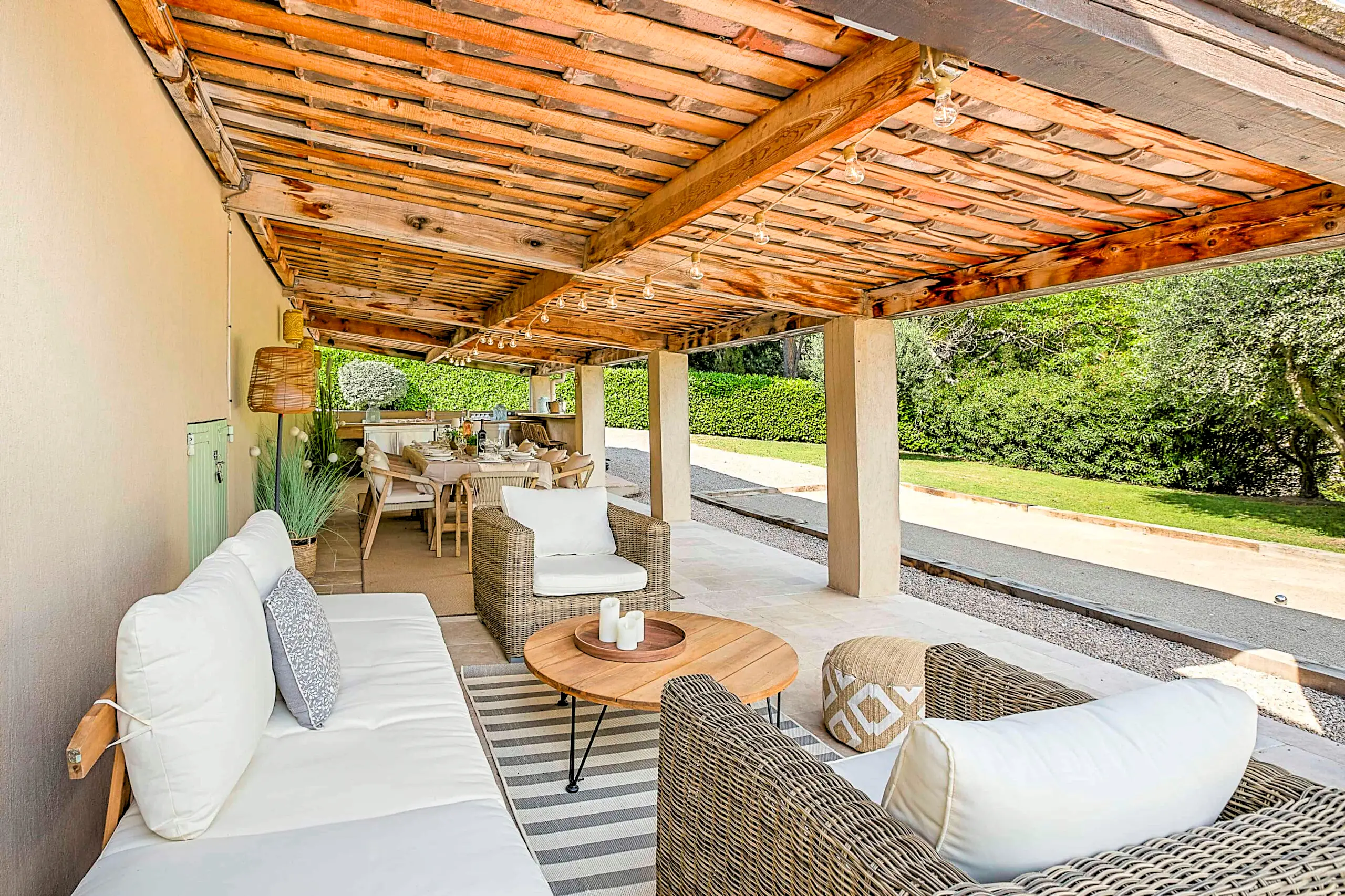 Loggian ligger precis intill boulebanan